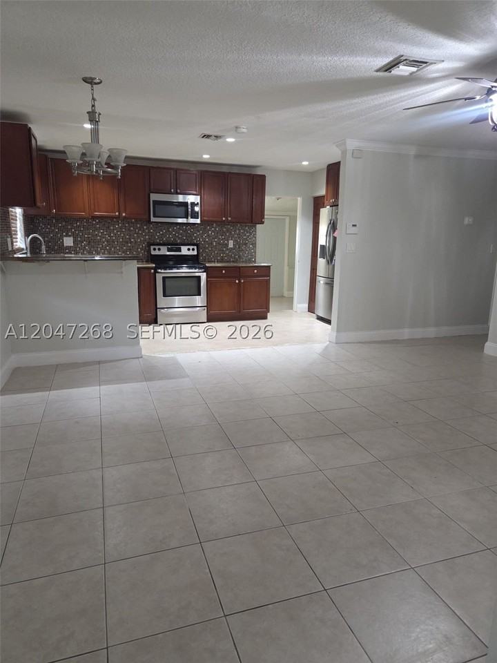 6118 Royal Palm Blvd - Photo 2 of 12