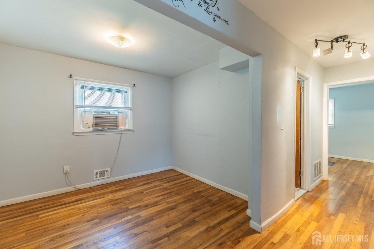 111 Emerson St #1 - Photo 5 of 10