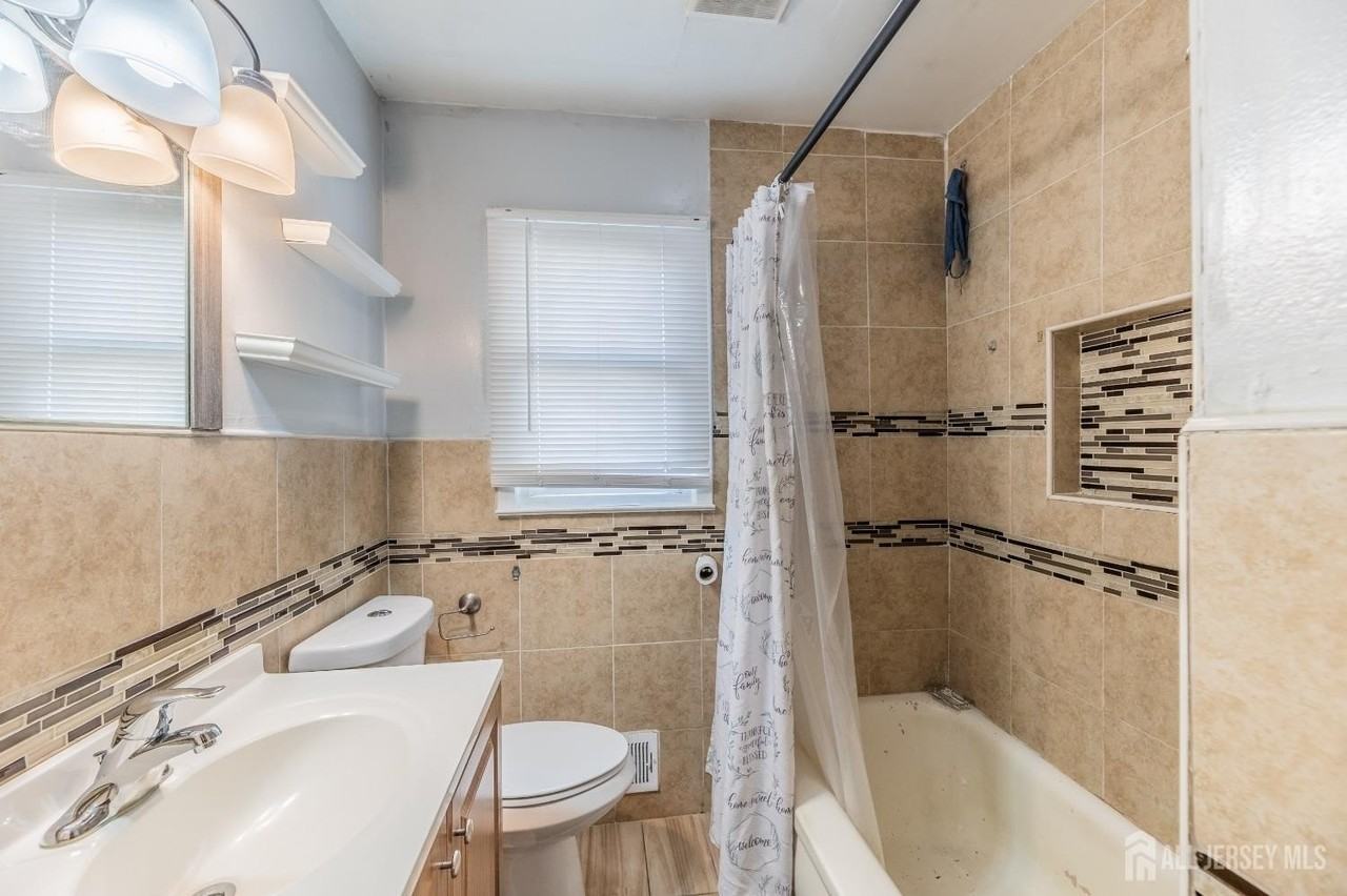 111 Emerson St #1 - Photo 6 of 10