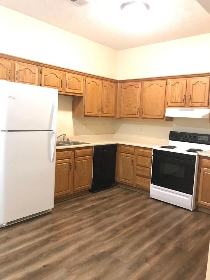 Eagle's Roost Apartments - Photo 2 of 16