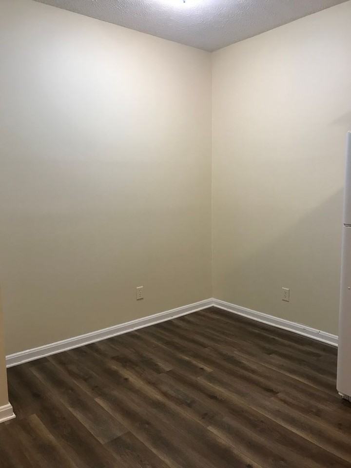 Eagle's Roost Apartments - Photo 3 of 16