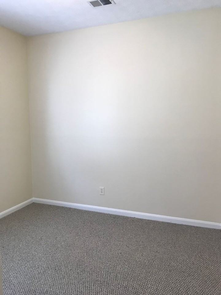 Eagle's Roost Apartments - Photo 5 of 16