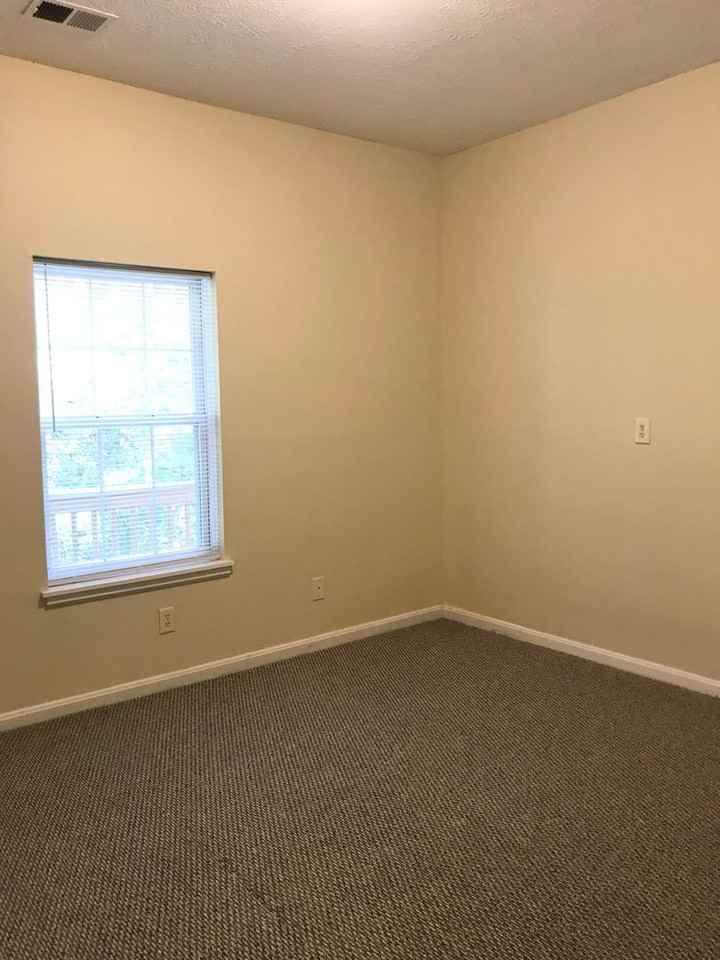 Eagle's Roost Apartments - Photo 7 of 16