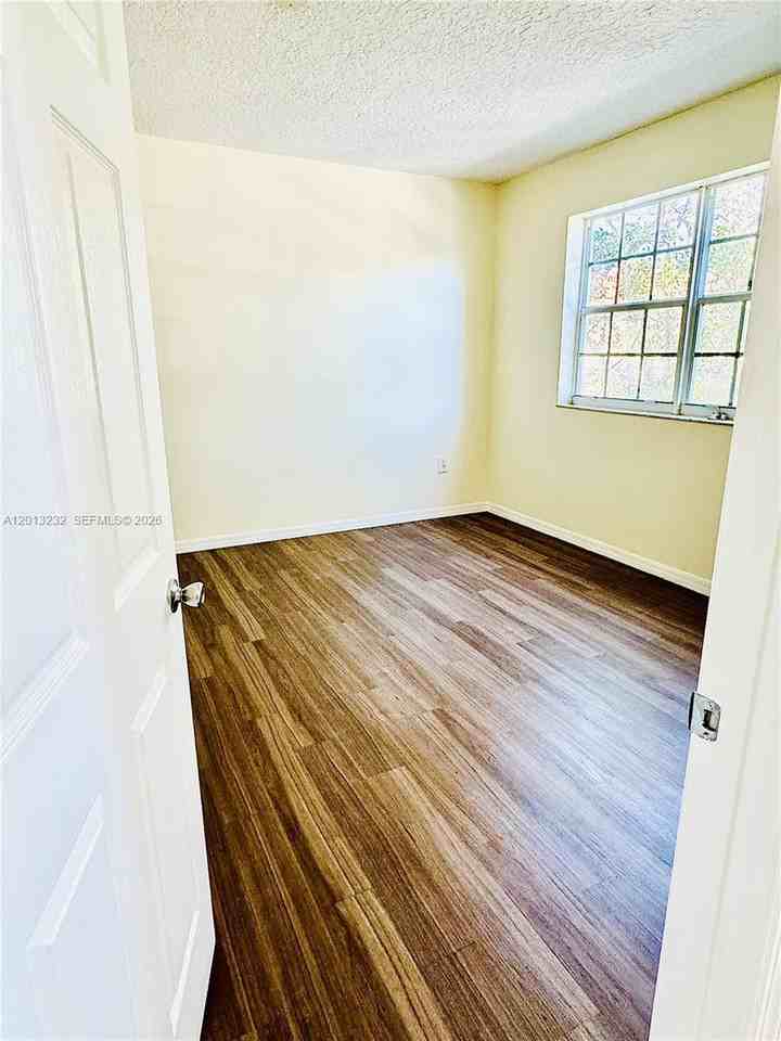 220 Southwest 116th Avenue - Photo 5 of 8