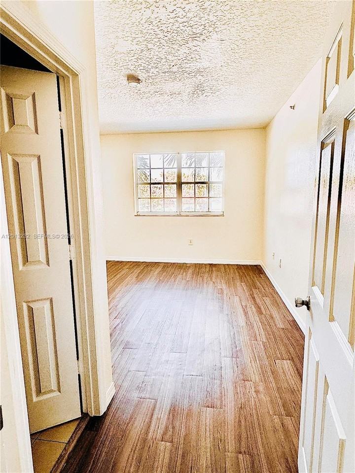 220 Southwest 116th Avenue - Photo 6 of 8