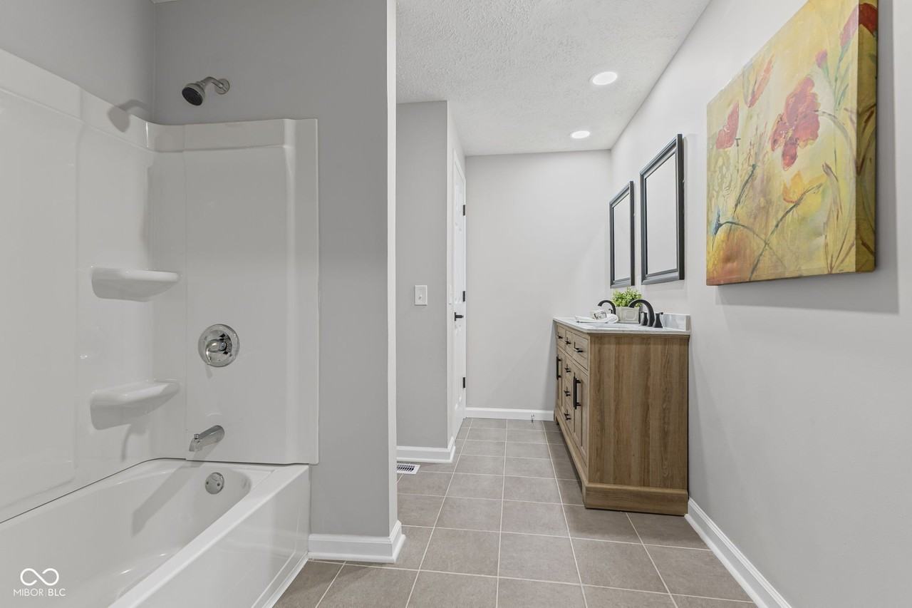 111 W Southern Ave - Photo 7 of 14