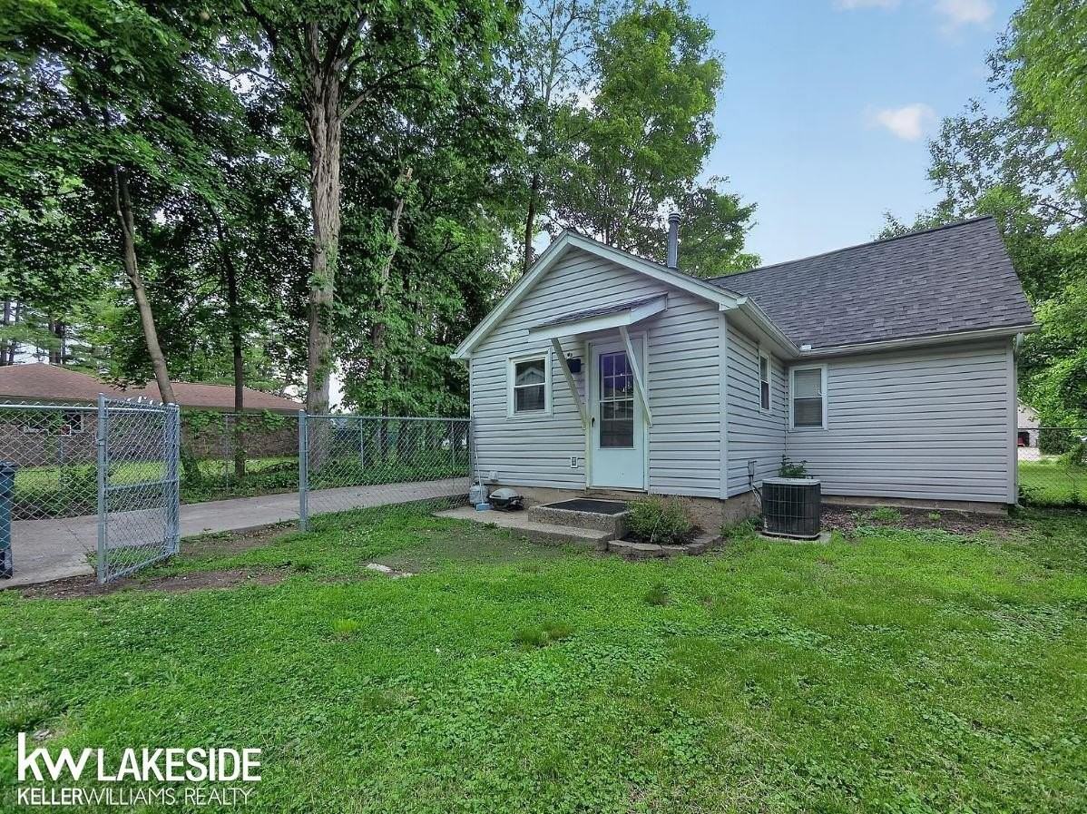 388 E South Blvd - Photo 3 of 21