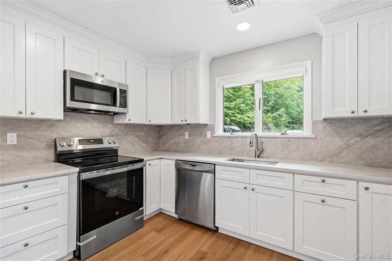 35 Quincy Ct S - Photo 3 of 16