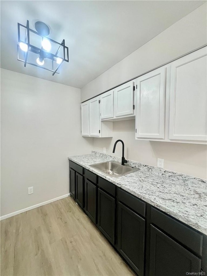 1319 Cole St #B22 - Photo 2 of 17