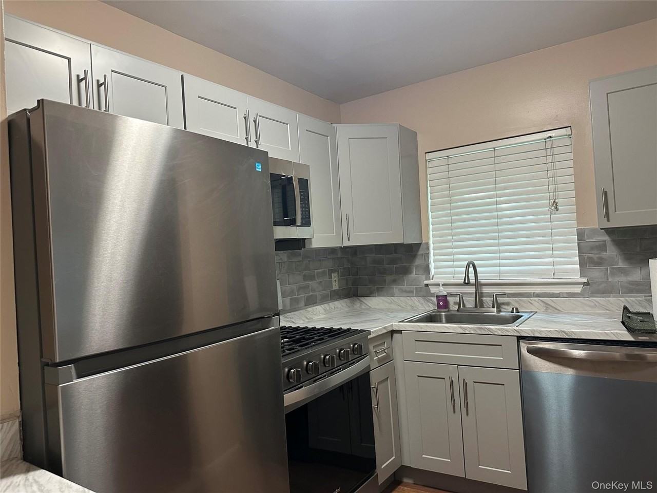 11 Lexington Hl #8 - Photo 5 of 14
