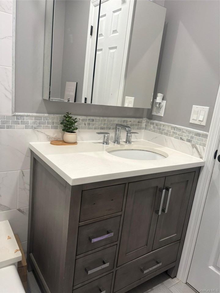 34 Mclean Ave #2ndFL - Photo 3 of 14