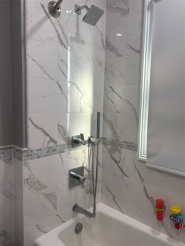 34 Mclean Ave #2ndFL - Photo 6 of 14