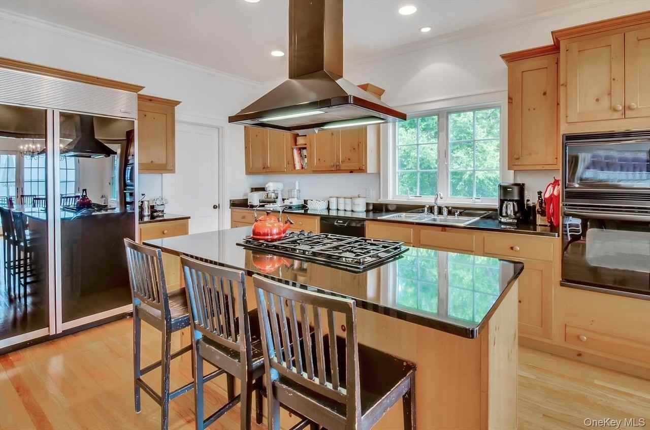 4705 Nassau Point Rd - Photo 5 of 25