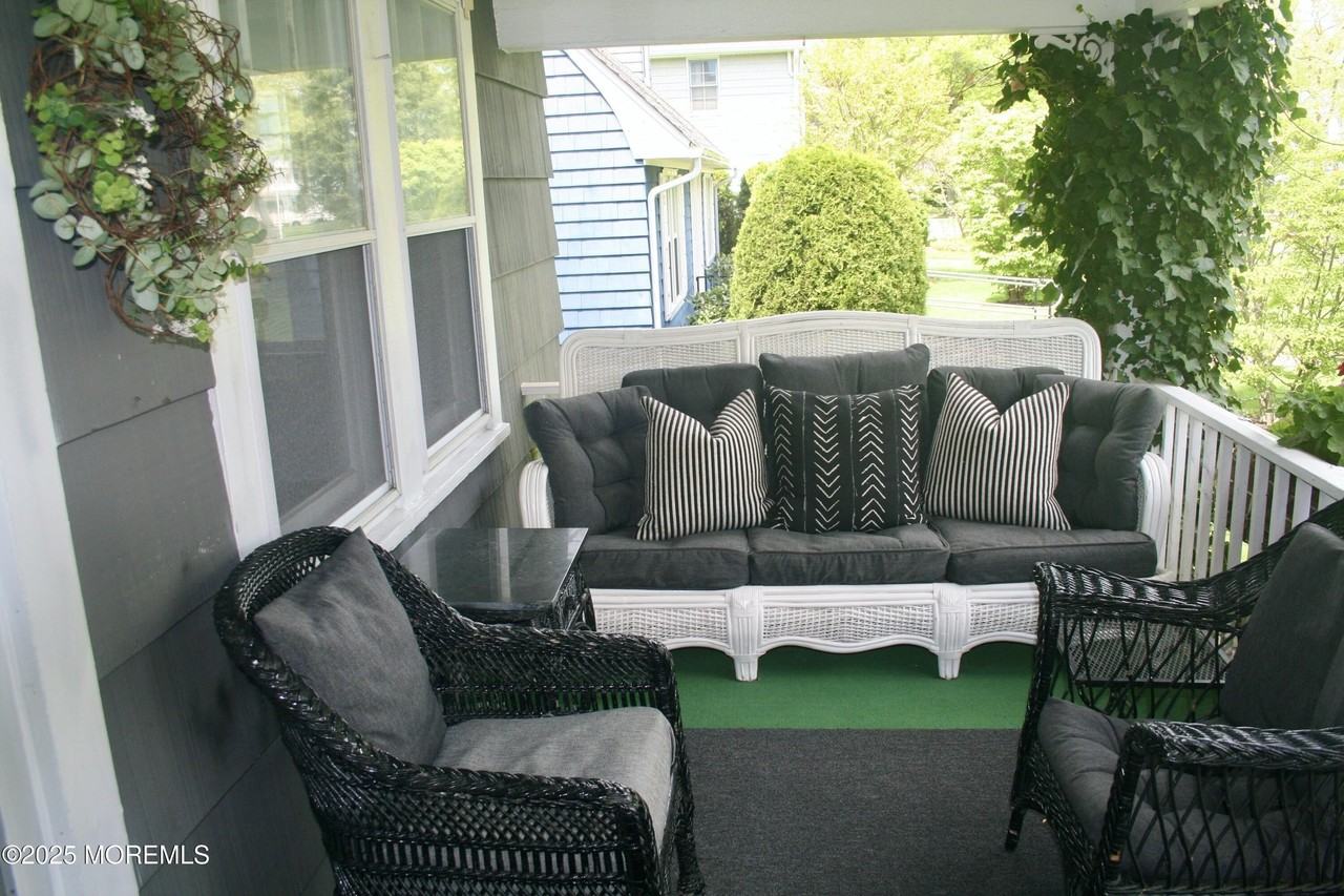 312 Boston Blvd - Photo 3 of 37
