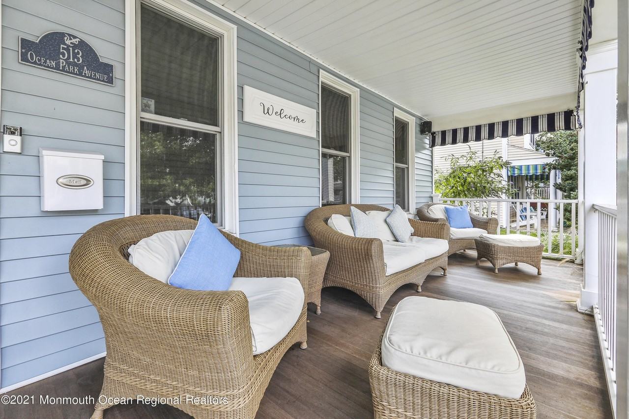 513 Ocean Park Ave - Photo 3 of 41