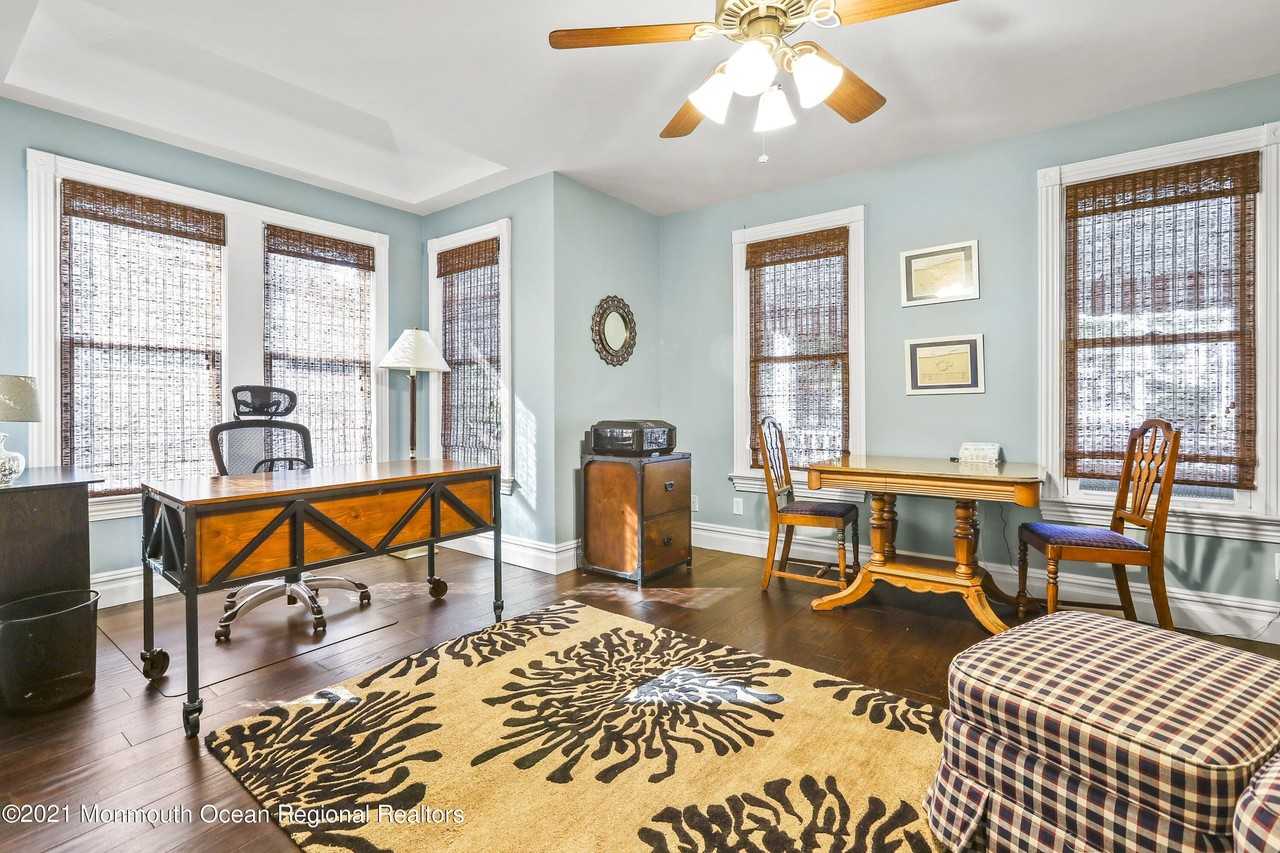 513 Ocean Park Ave - Photo 5 of 41