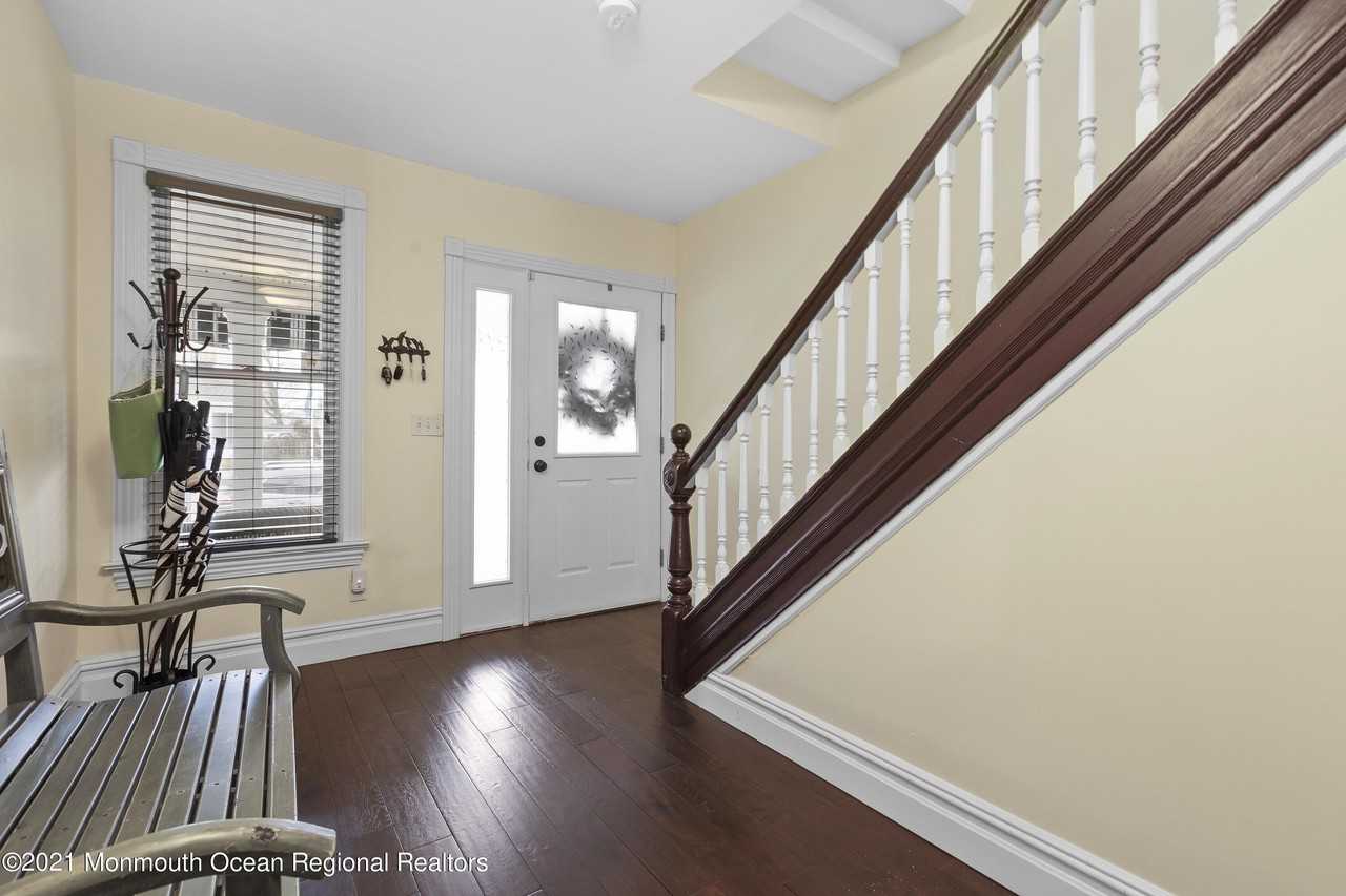 513 Ocean Park Ave - Photo 6 of 41