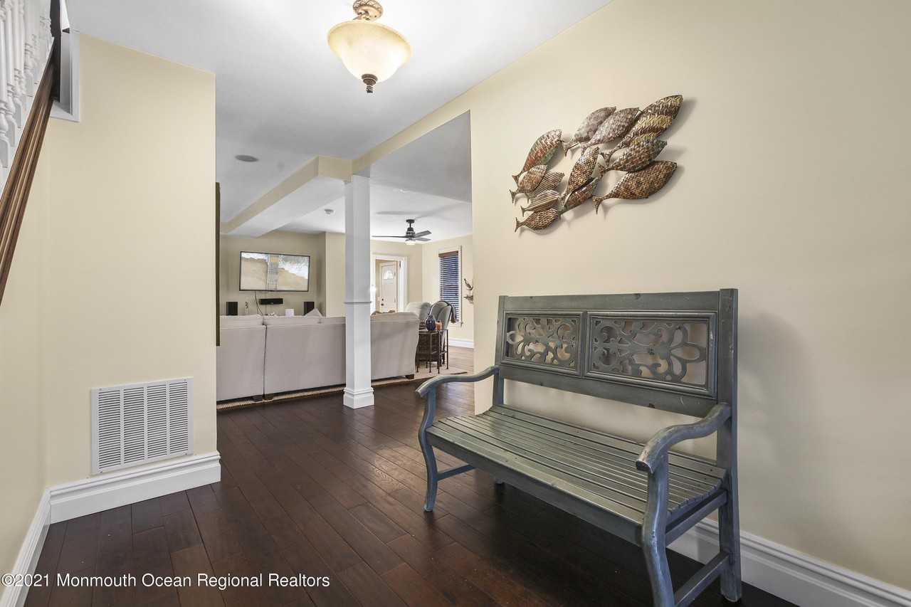 513 Ocean Park Ave - Photo 7 of 41