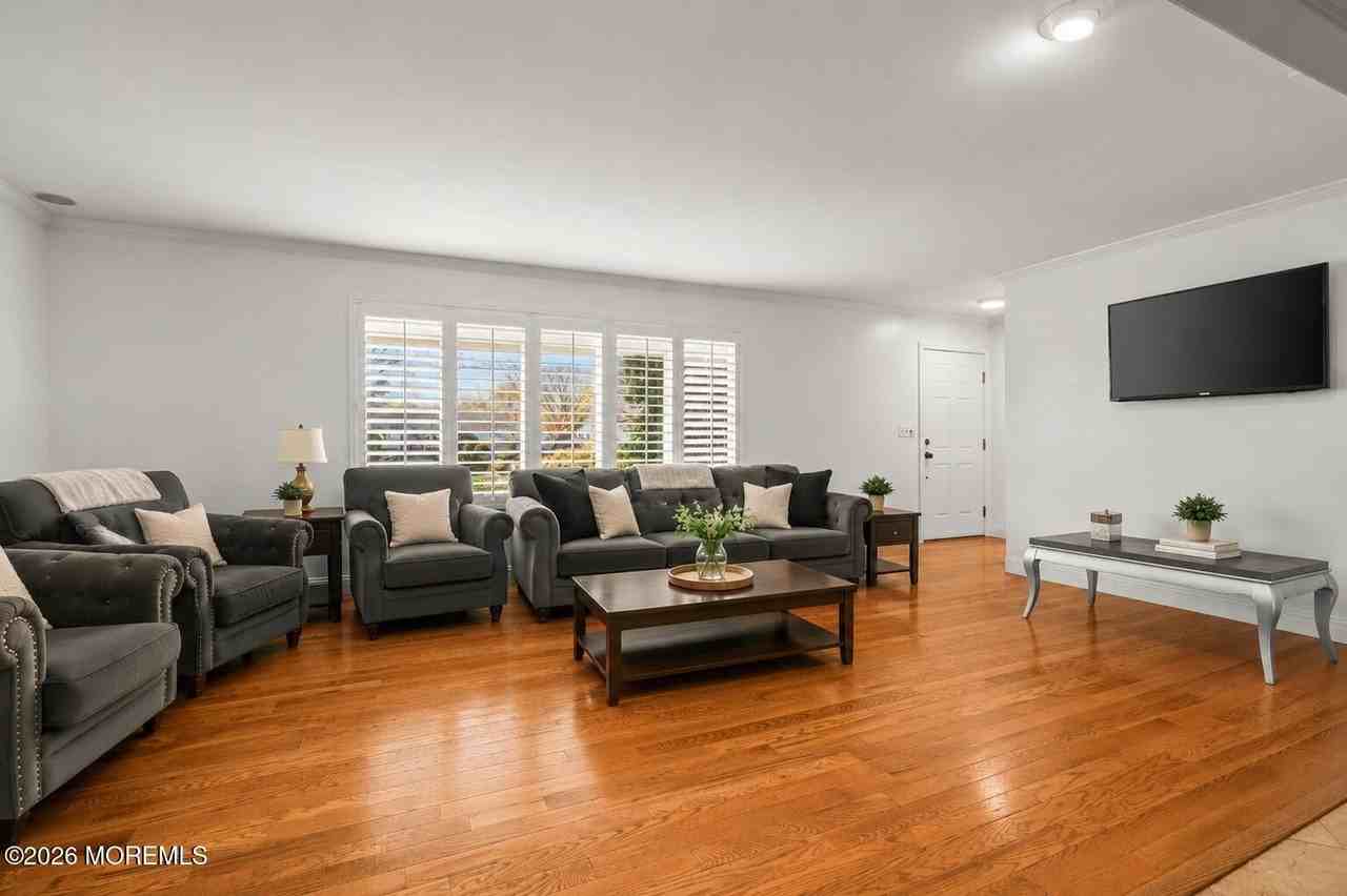 41 Poplar Ave - Photo 2 of 27