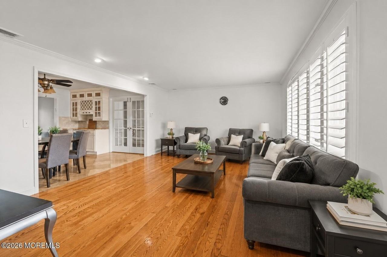 41 Poplar Ave - Photo 3 of 27