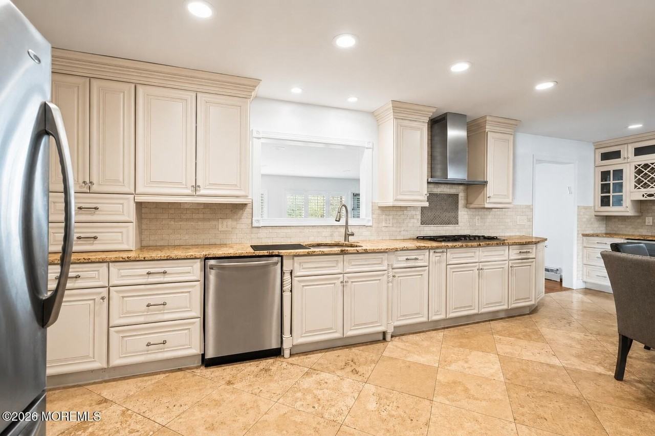 41 Poplar Ave - Photo 6 of 27