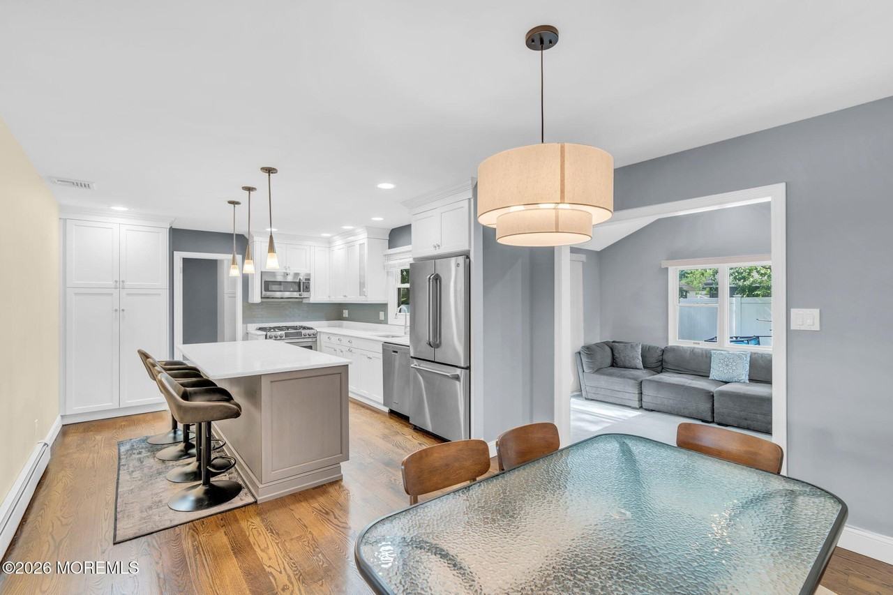 485 Freehold St - Photo 3 of 36