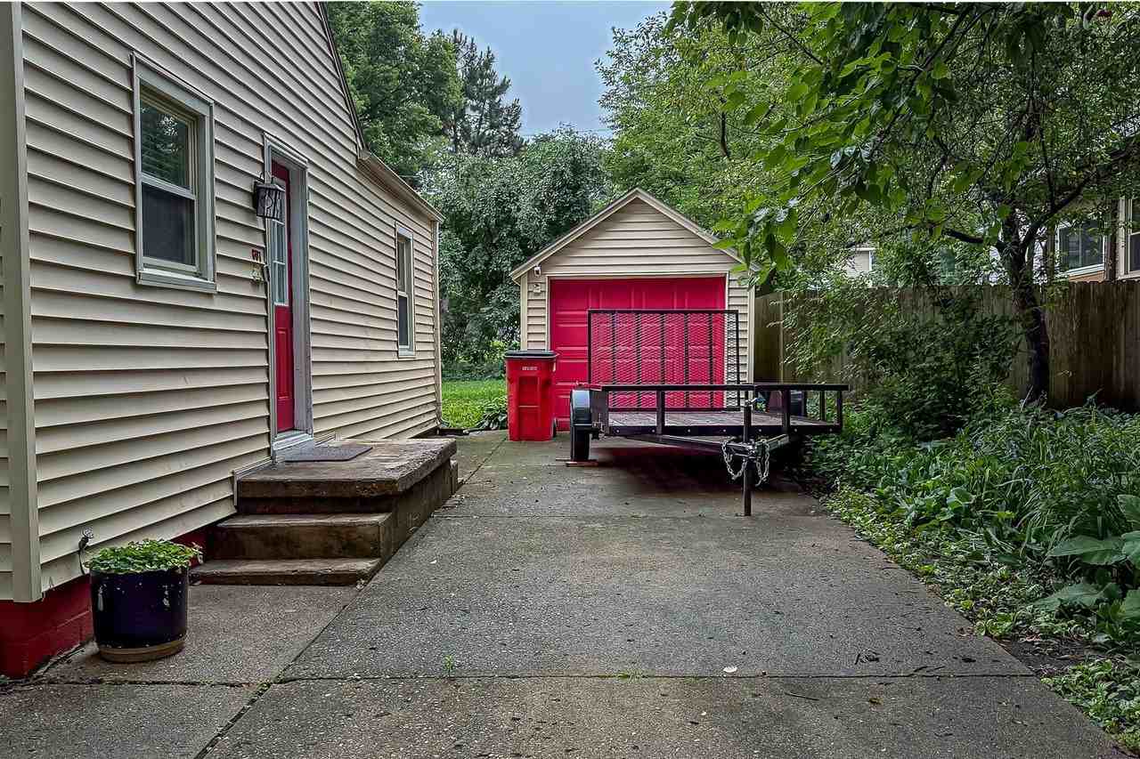 807 W John St - Photo 2 of 40