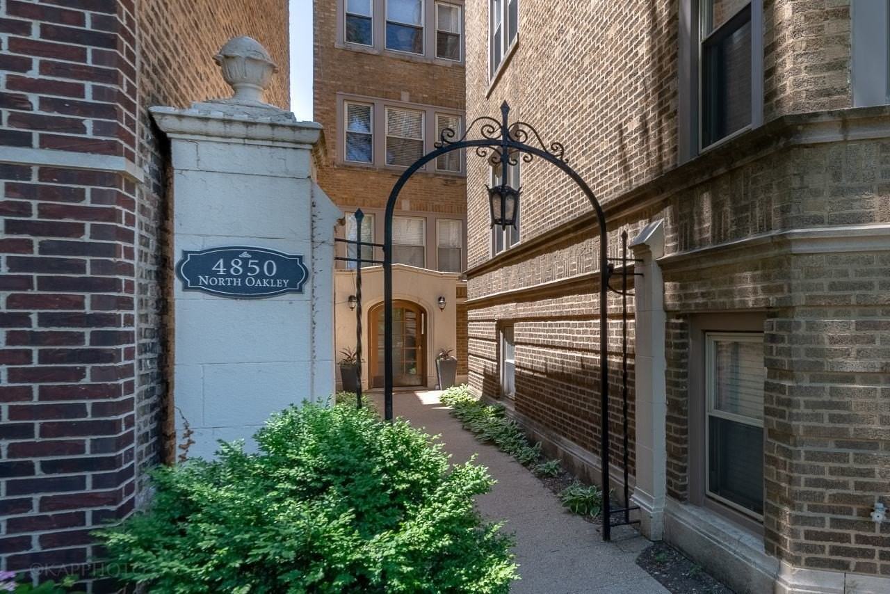 4850 N Oakley Ave #3F - Photo 2 of 9