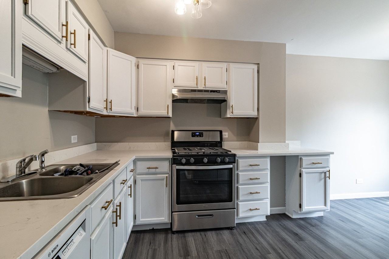 4239 Continental Dr - Photo 5 of 18