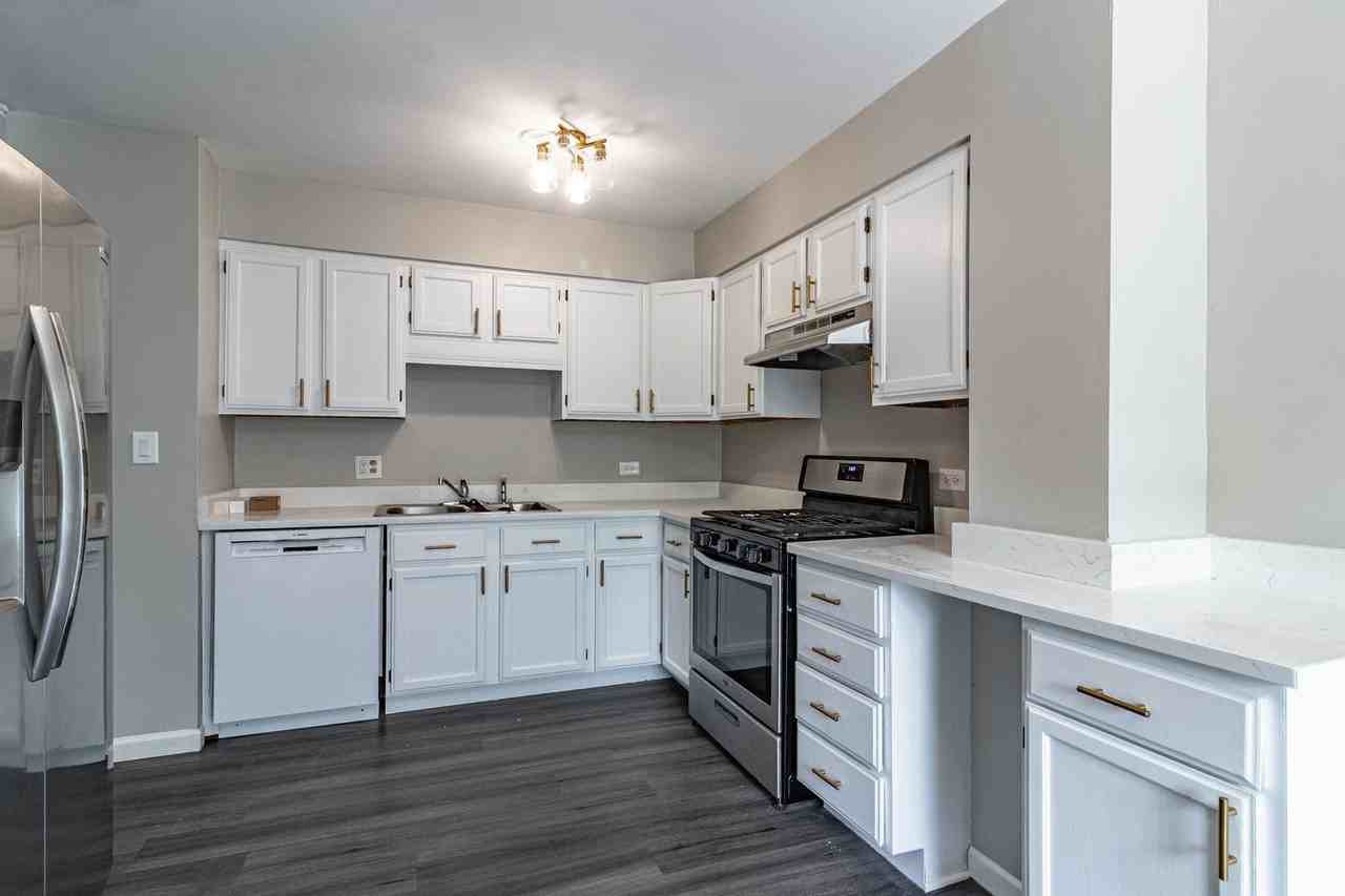 4239 Continental Dr - Photo 6 of 18