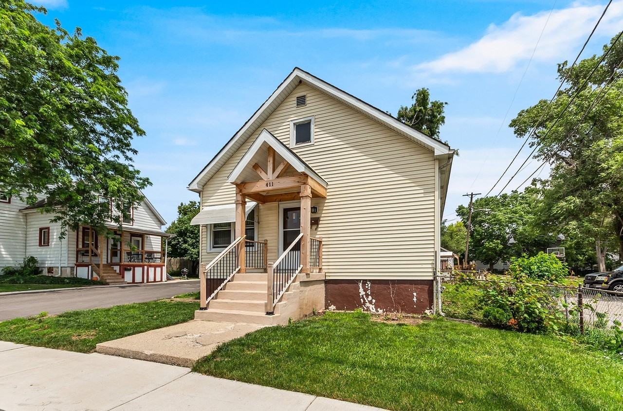 411 Wallace St - Photo 3 of 13