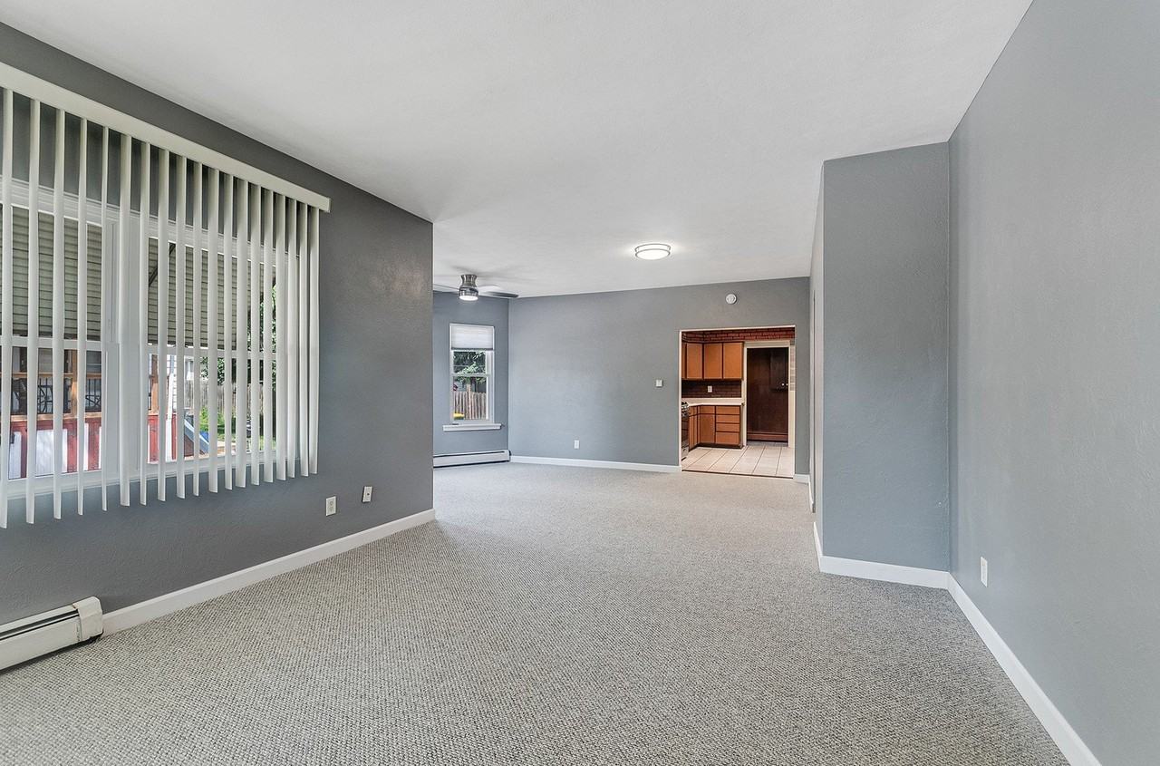 411 Wallace St - Photo 4 of 13
