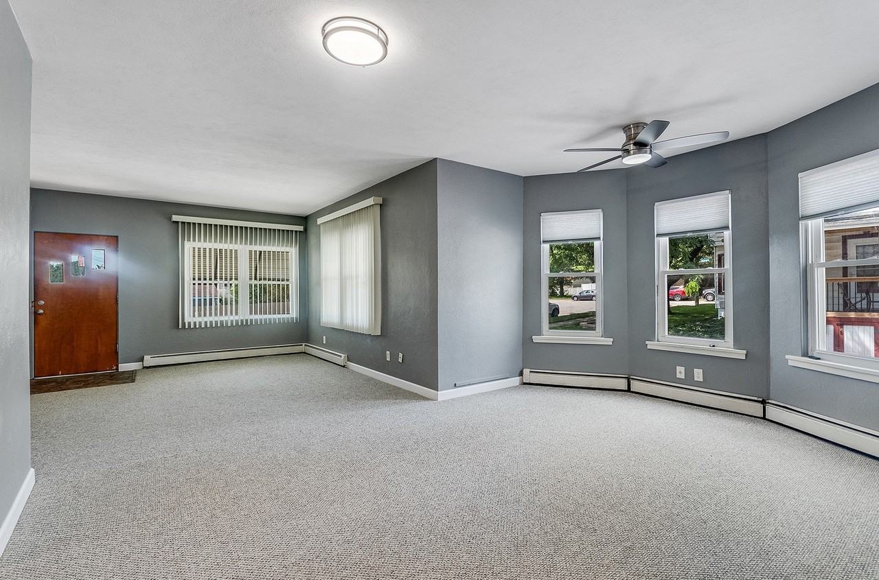 411 Wallace St - Photo 5 of 13