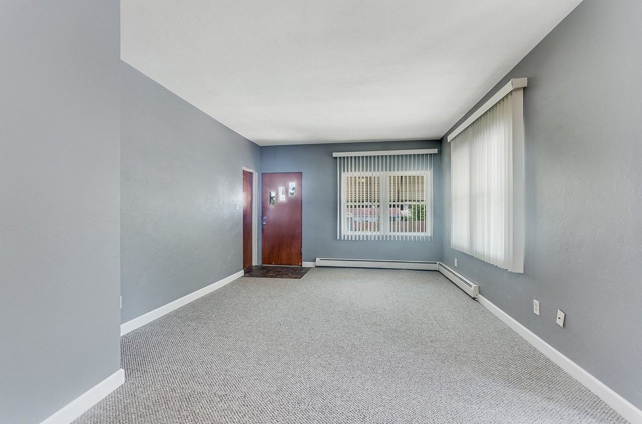411 Wallace St - Photo 6 of 13