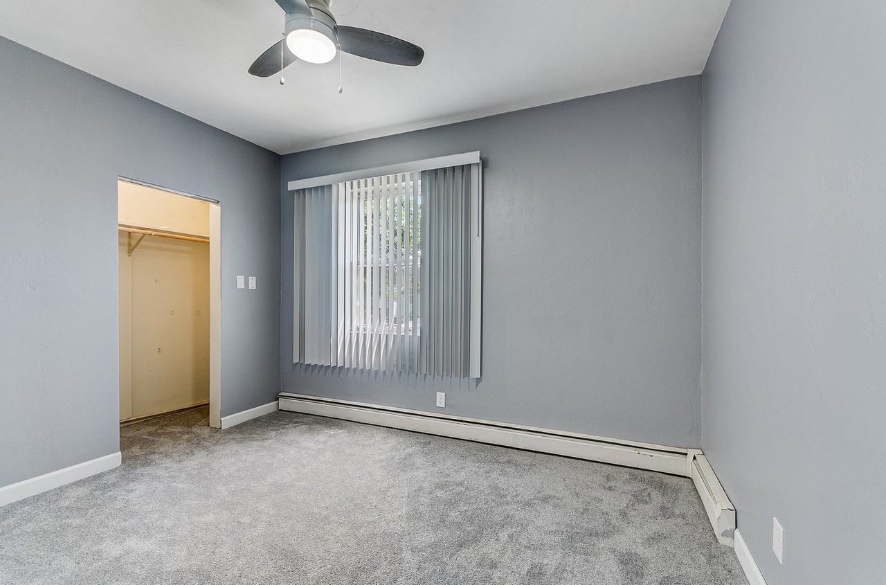 411 Wallace St - Photo 7 of 13