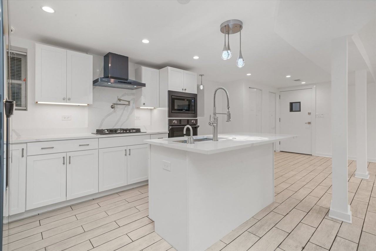 2203 W Giddings St #G - Photo 2 of 15
