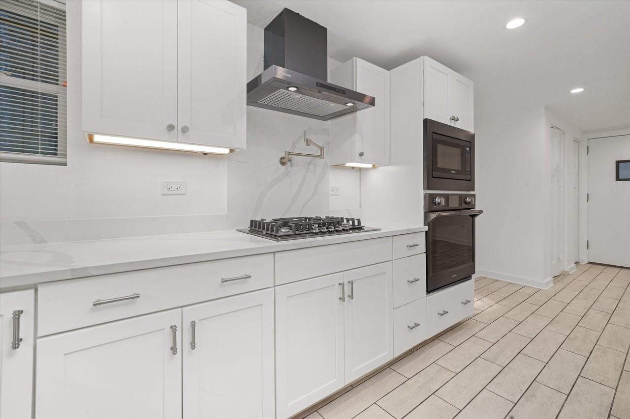 2203 W Giddings St #G - Photo 3 of 15