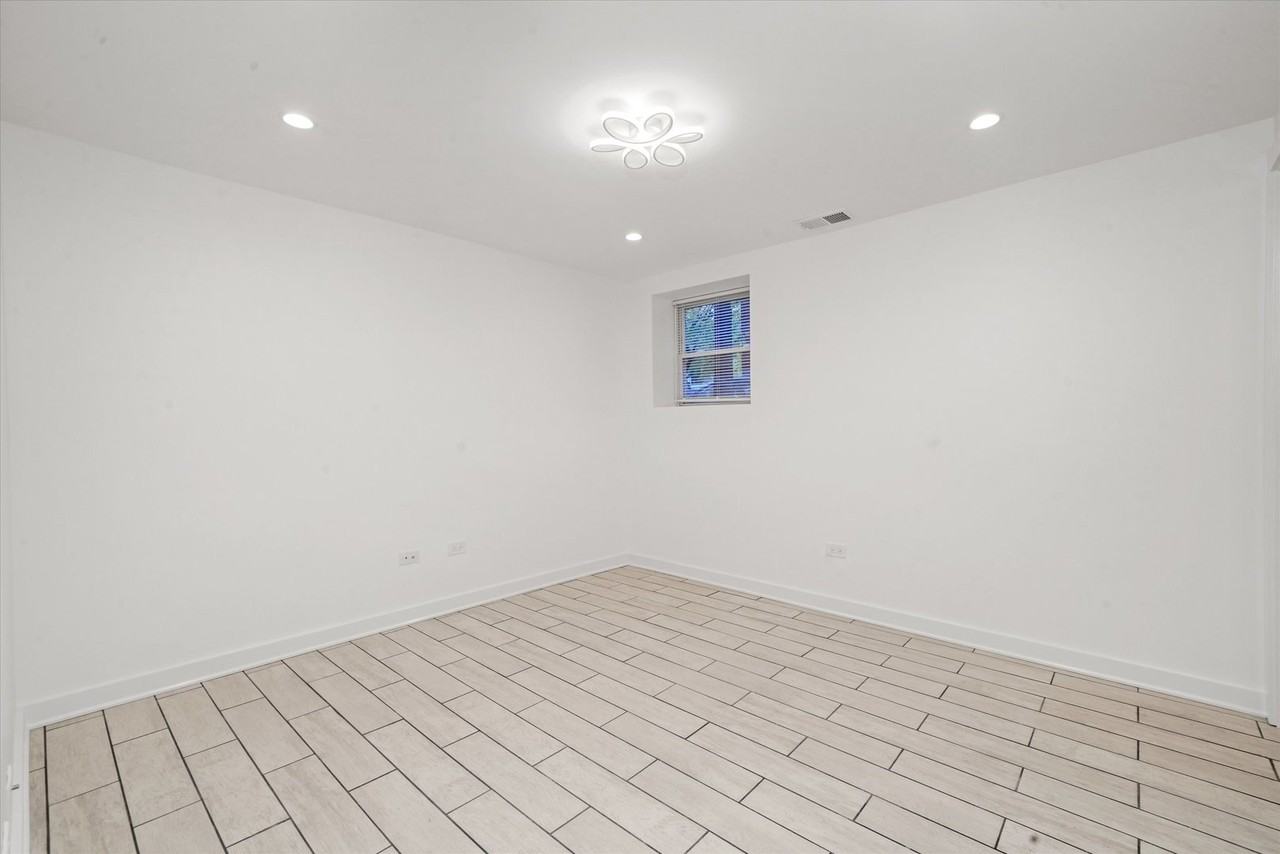 2203 W Giddings St #G - Photo 7 of 15