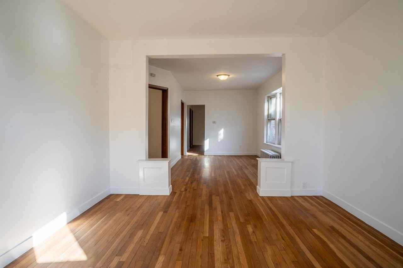 4904 W School St #1 - Photo 3 of 22