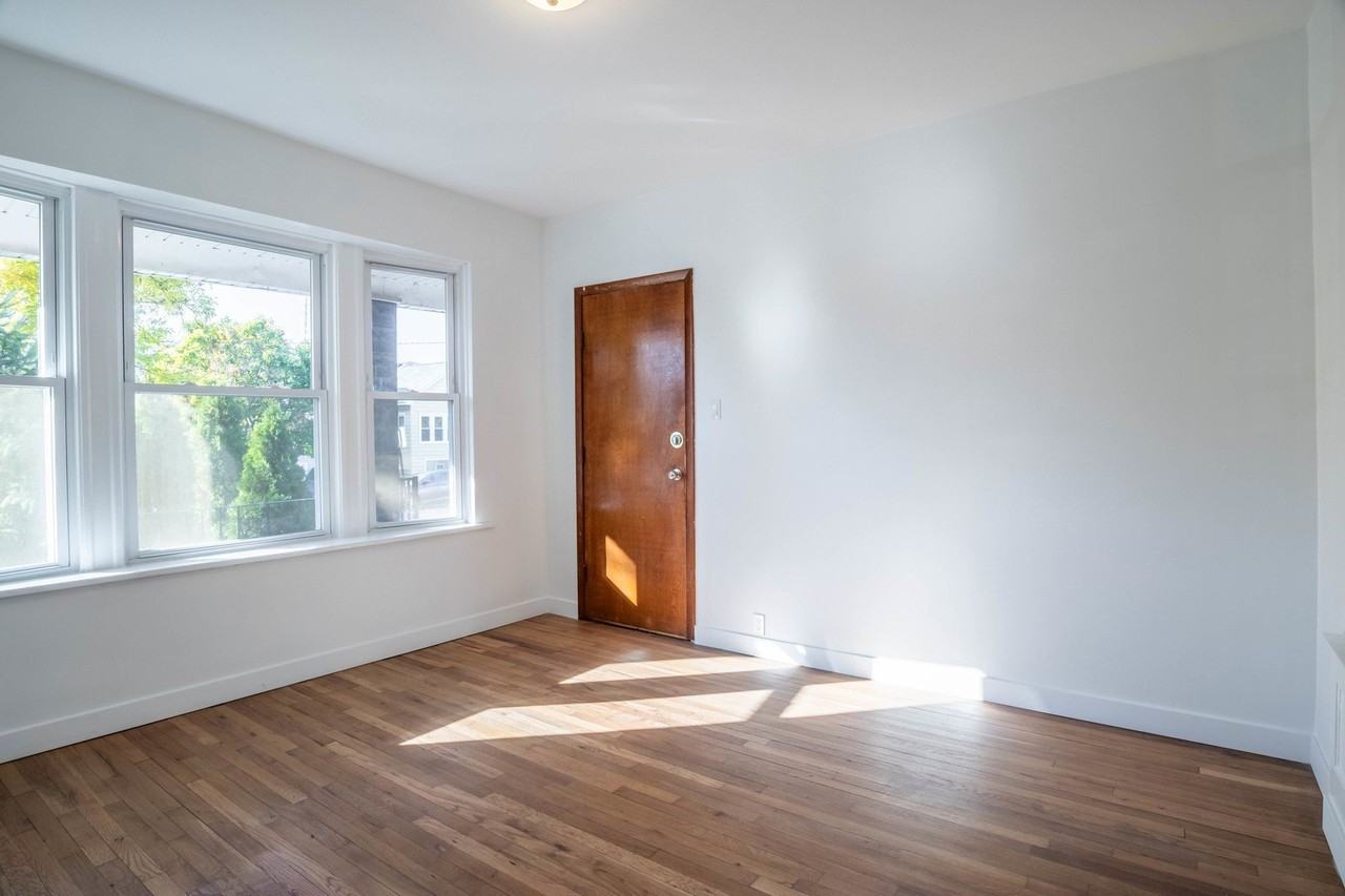 4904 W School St #1 - Photo 5 of 22