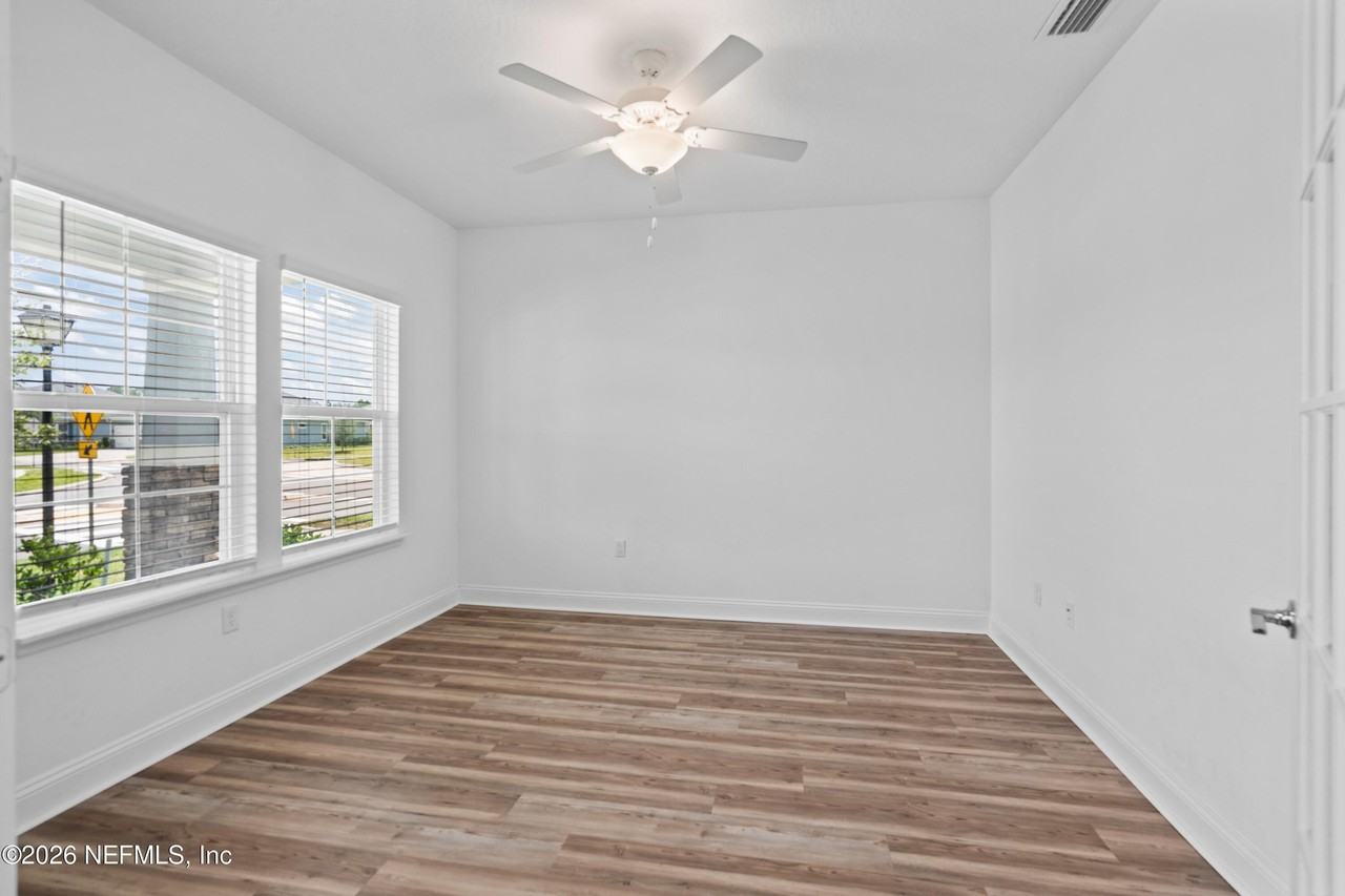 260 Oaklawn Ct - Photo 3 of 42