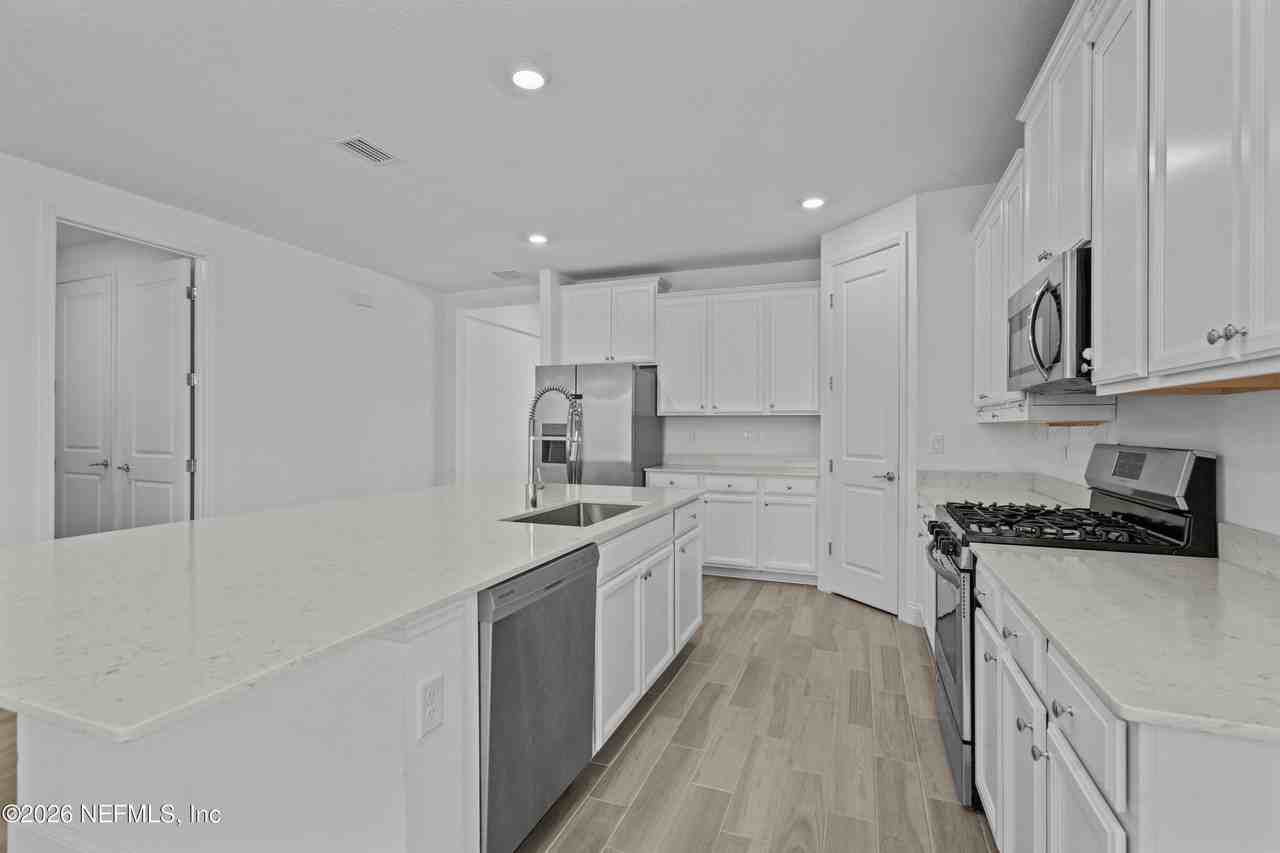 260 Oaklawn Ct - Photo 7 of 42
