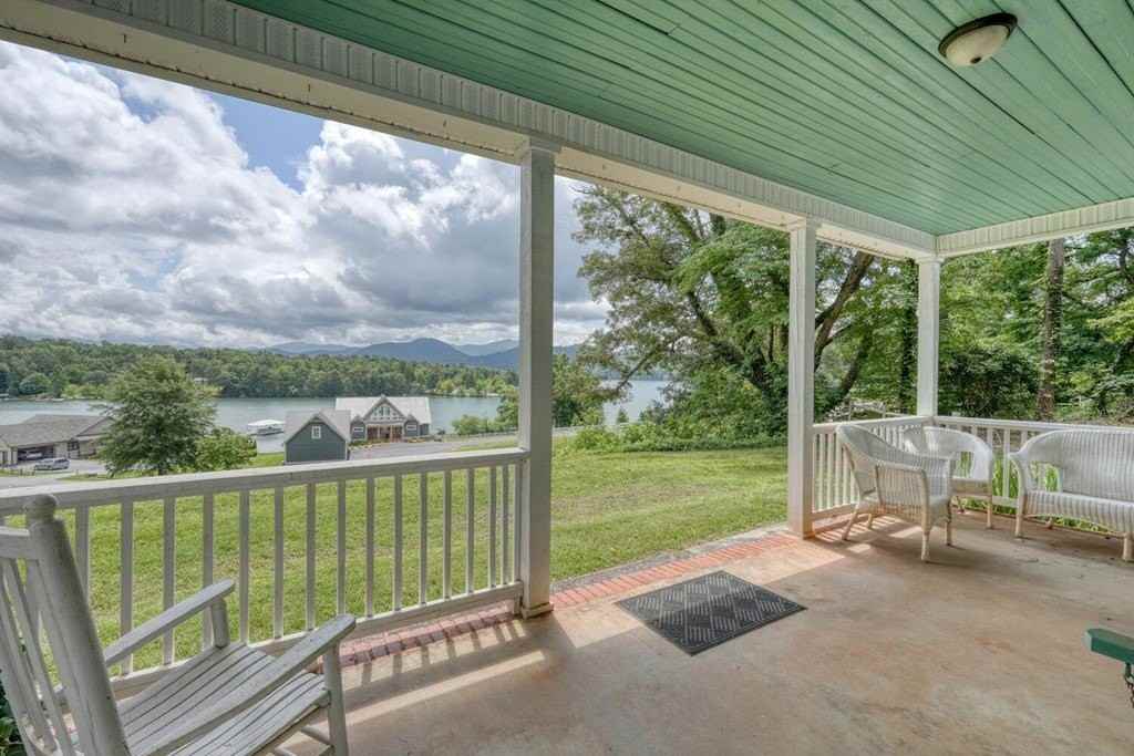 131 Wonderview Dr - Photo 3 of 40