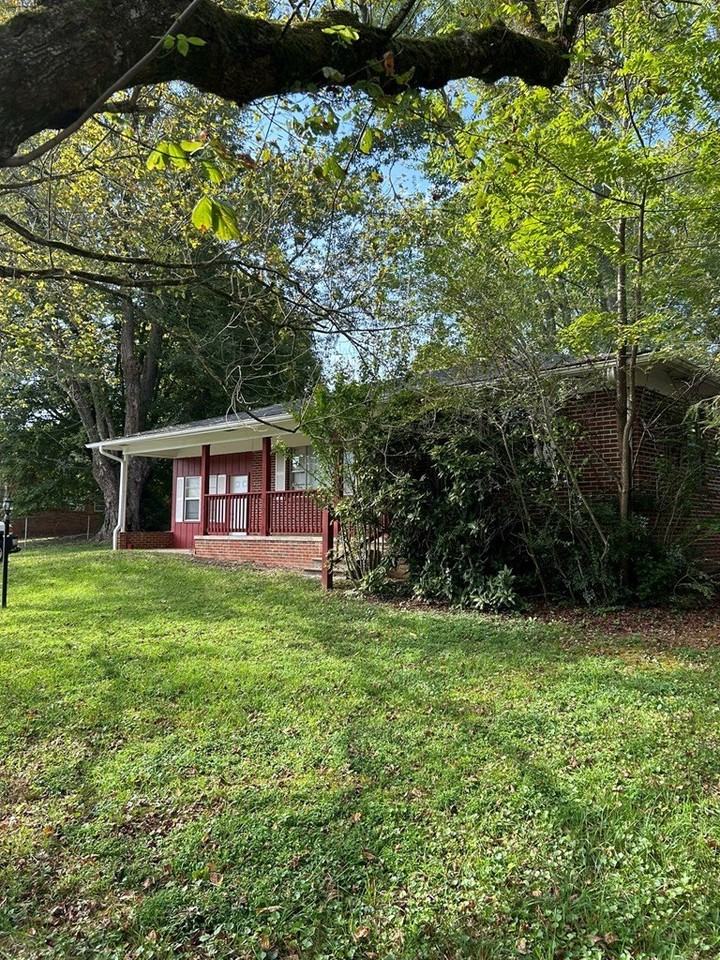 621 Miller St - Photo 3 of 30