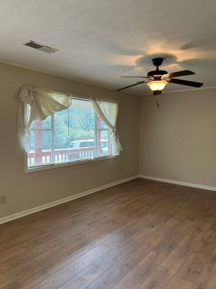621 Miller St - Photo 7 of 30