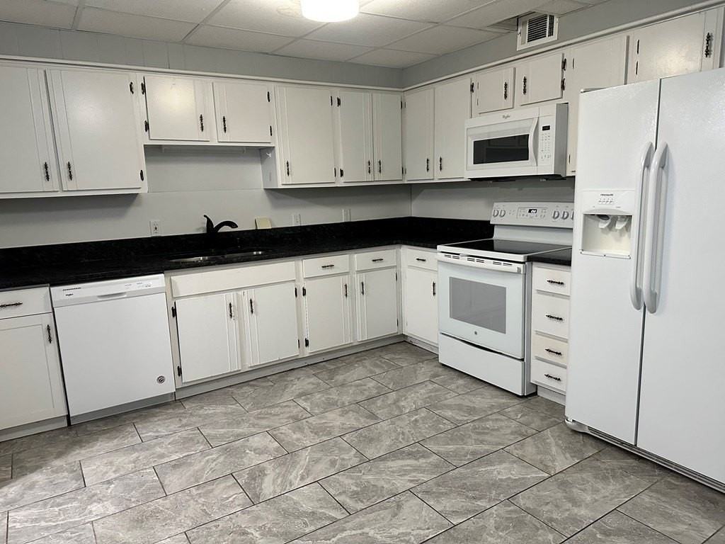 236 Logan Cir - Photo 5 of 17