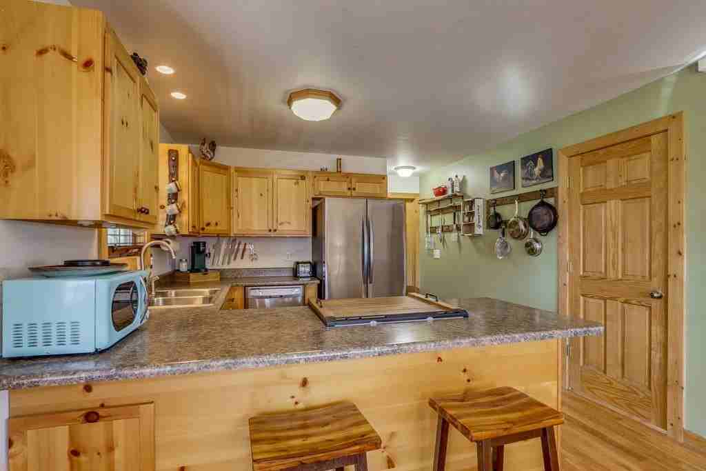 565 Ross Ridge Rd - Photo 4 of 35