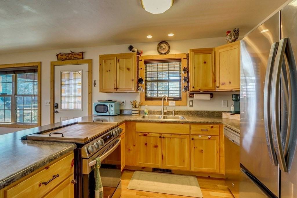 565 Ross Ridge Rd - Photo 5 of 35