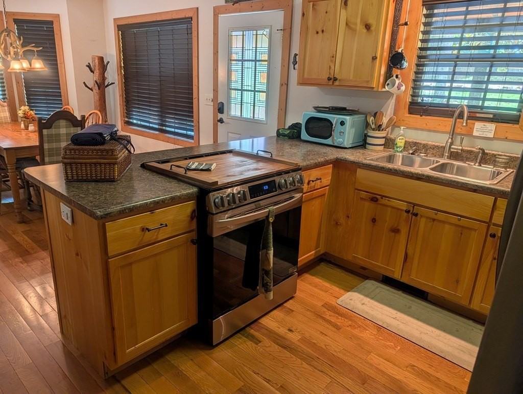 565 Ross Ridge Rd - Photo 6 of 35