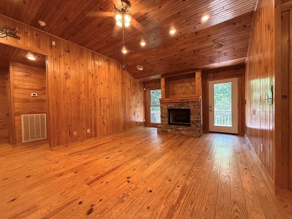 303 Pine Ln - Photo 2 of 18